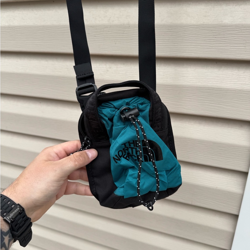 The North Face Men's Black and Teal Crossbody Bag